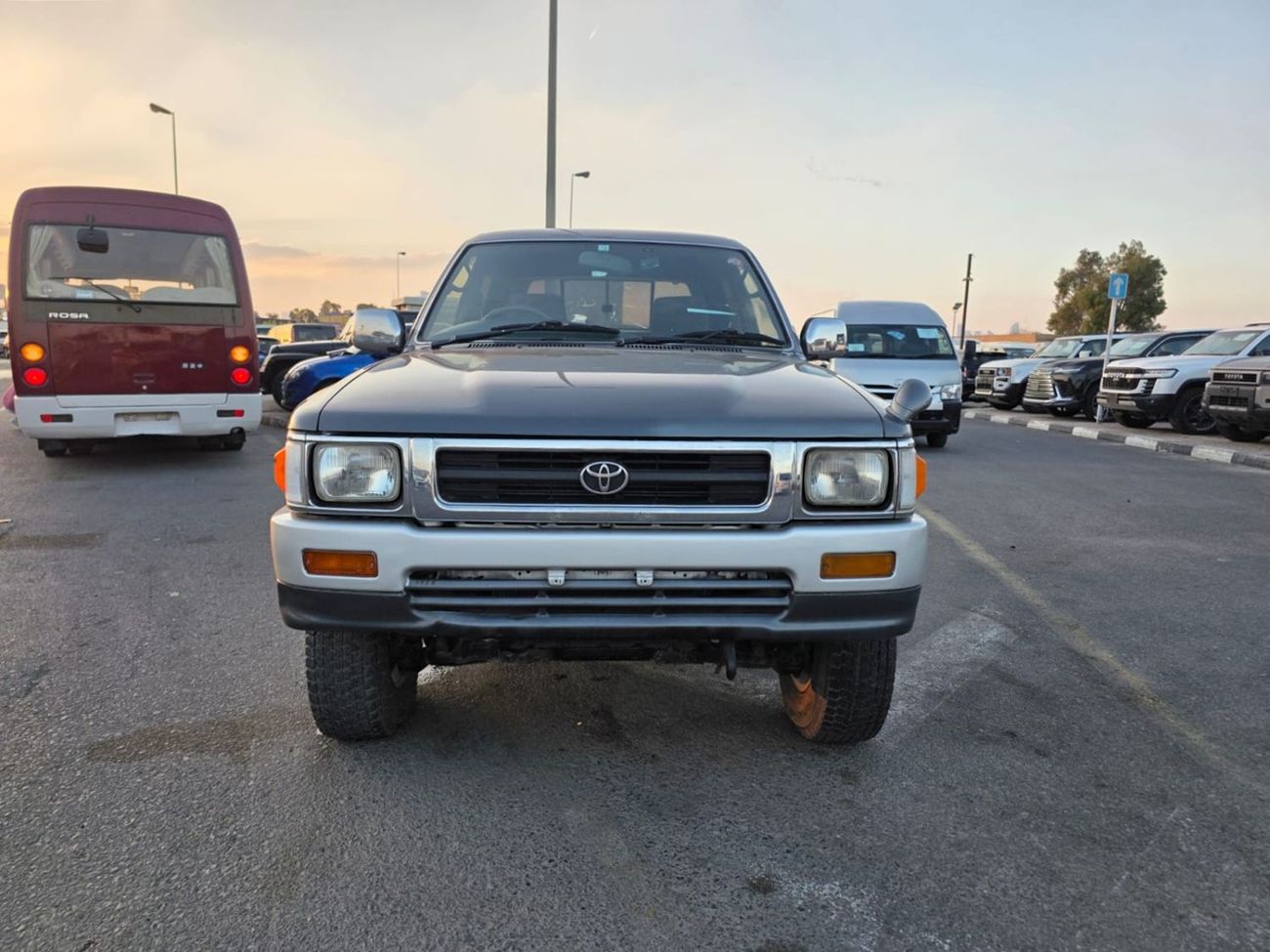 Toyota Hilux TOYOTA HILUX PICKUP RHD 1992 MODEL 2.8 L DIESEL MANUAL(PM11077)