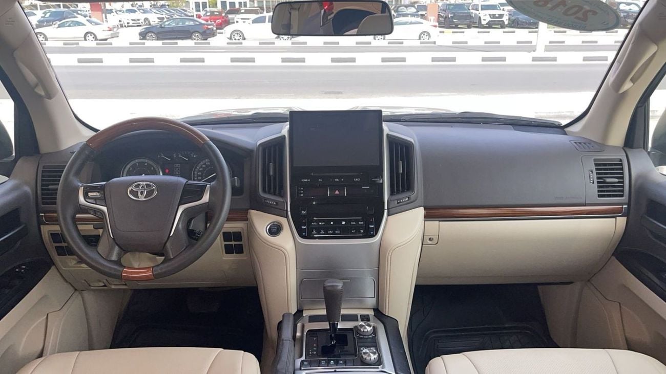 تويوتا لاند كروزر 2018 Toyota Land Cruiser GXR (J200), 5dr SUV, 4L 6cyl Petrol, Automatic, Four Wheel Drive. Clean Car