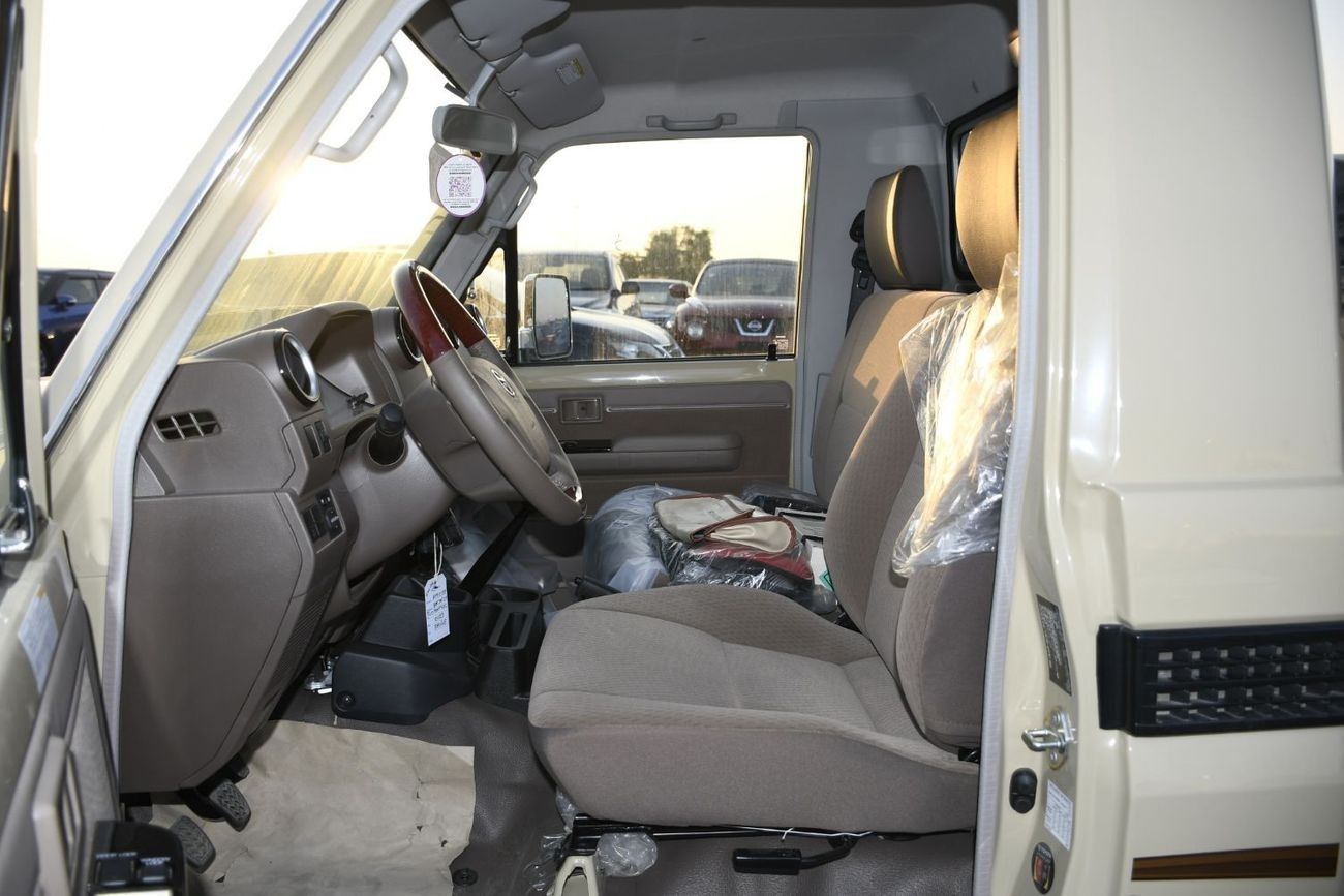 Toyota Land Cruiser Pick Up 4.5L V8 Diesel with difflock  (Ready Stock )