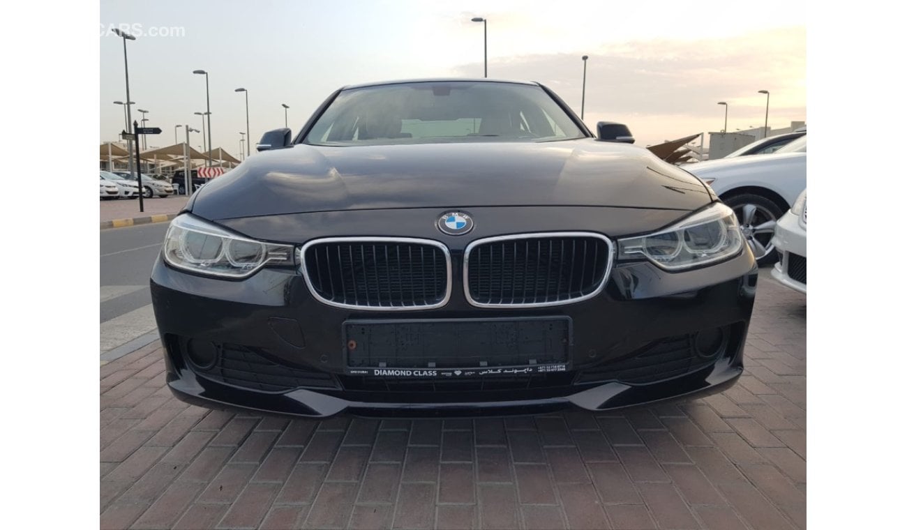 بي أم دبليو 316i بي ام دبليو موديل 2015 خليجي السياره حاله وكاله من الداخل والخارج فل اوبشن الموتر معاه مفتاحين