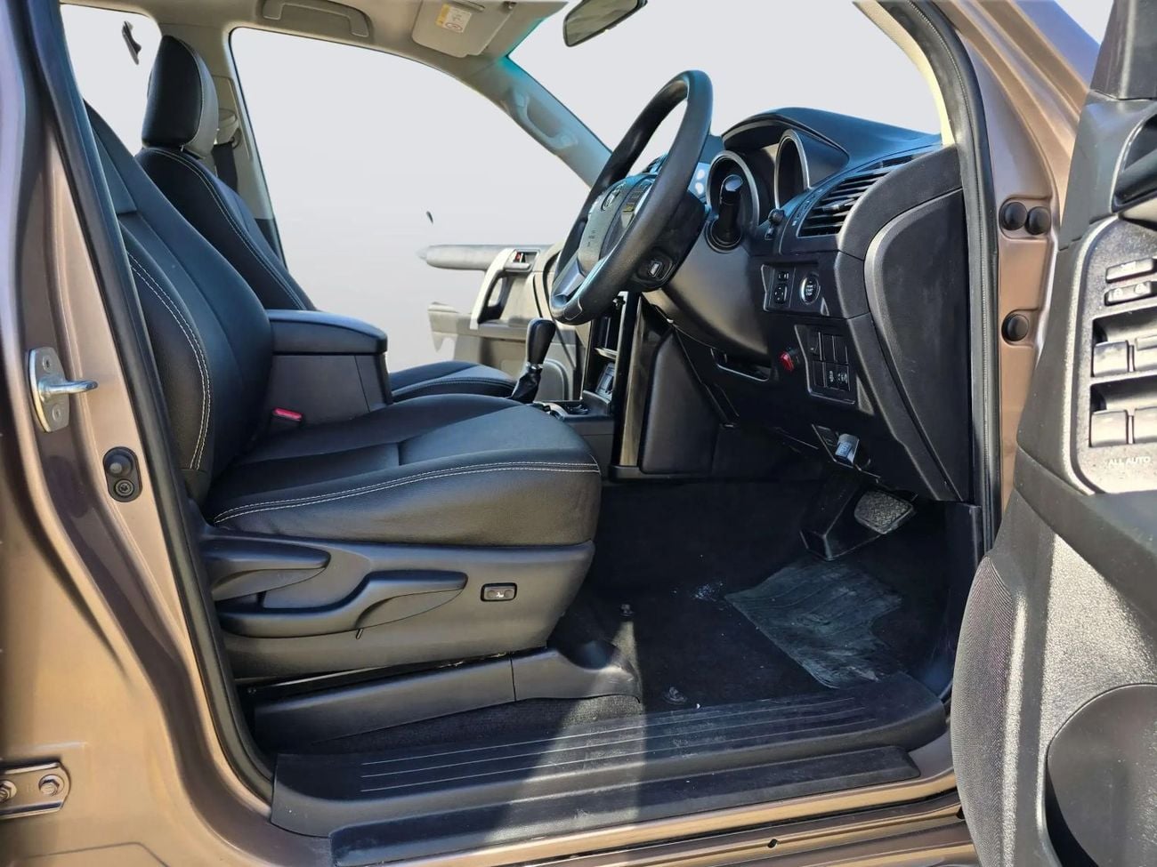 تويوتا برادو 4x4 Diesel Right Hand Drive (Export Only)