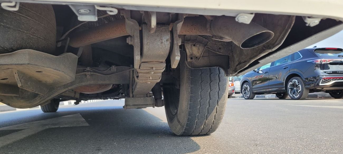 Toyota Hiace GL Highroof 2.8L RHD Automatic Gear 2WD 1GD-FTV Diesel Engine 13 Seats 5 Foors