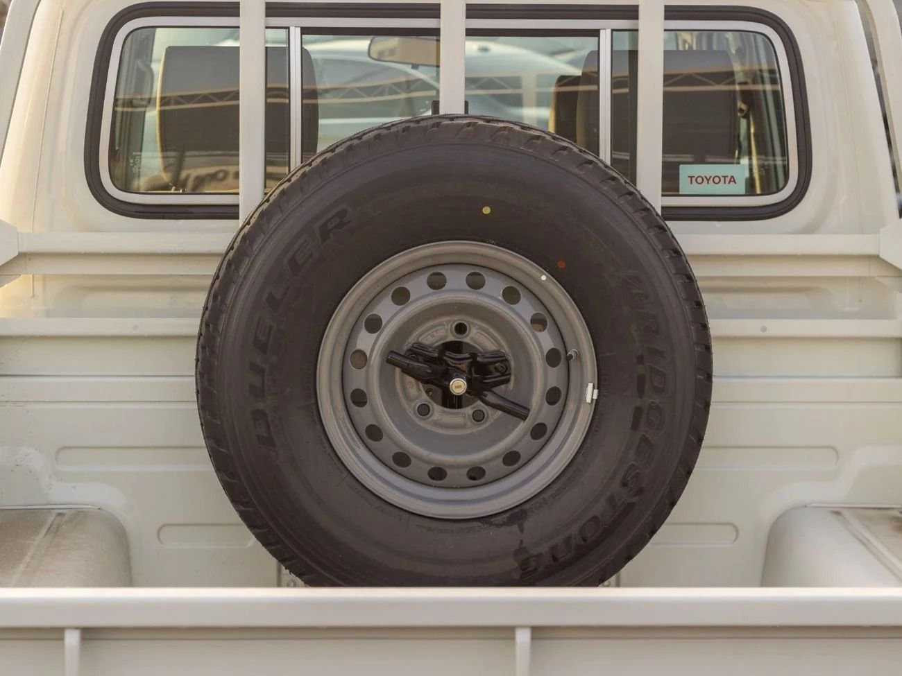 تويوتا لاند كروزر TOYOTA LAND CRUISER PICK UP DOUBLE CABIN 2.8L DIESEL M/T MY 2025