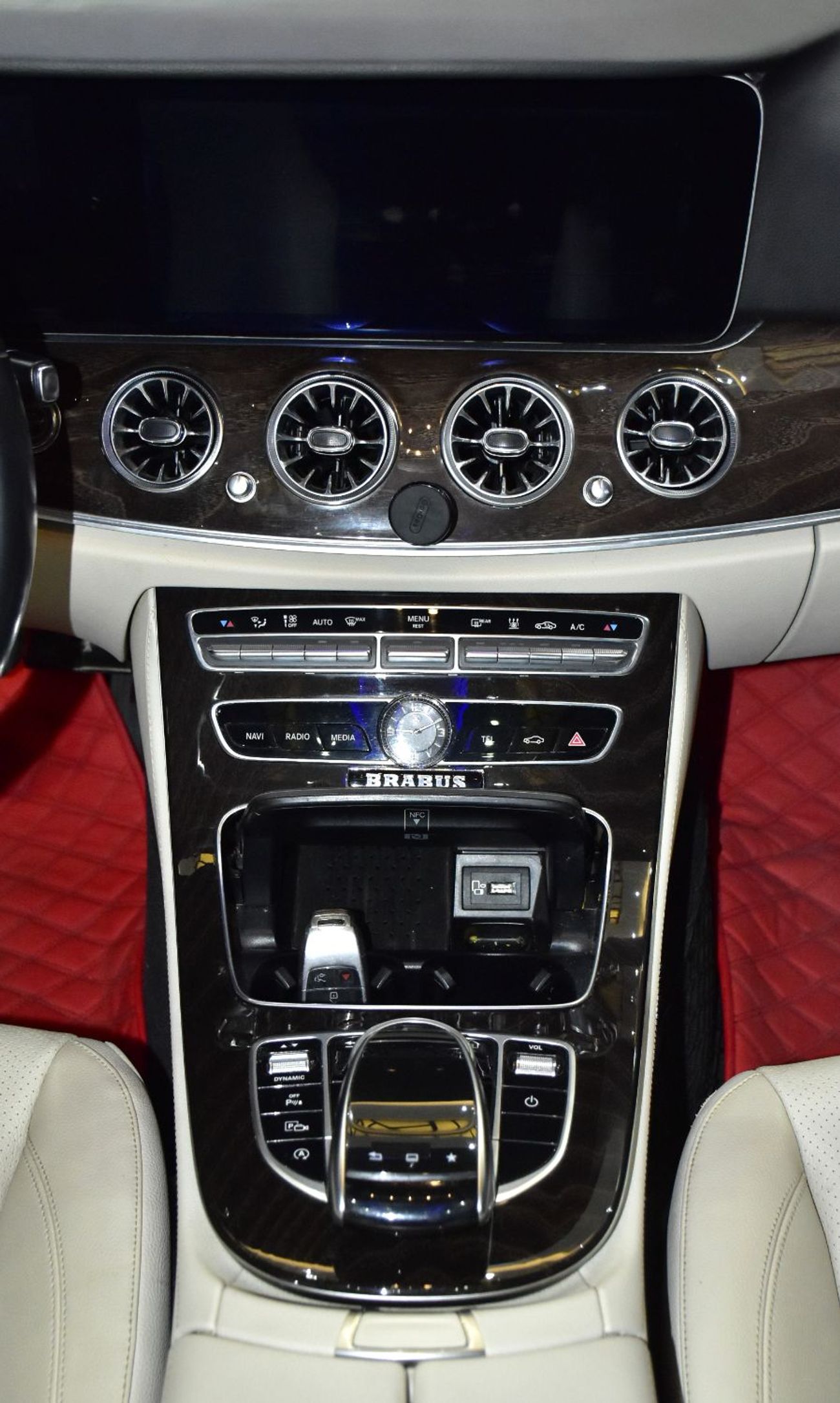 مرسيدس بنز E300 EXCELLENT DEAL for our Mercedes Benz E300 ( 2019 Model ) in Black Color American Specs