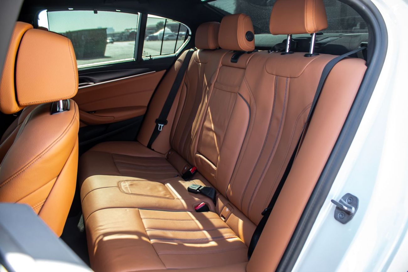 بي أم دبليو 520i Std 2.0L