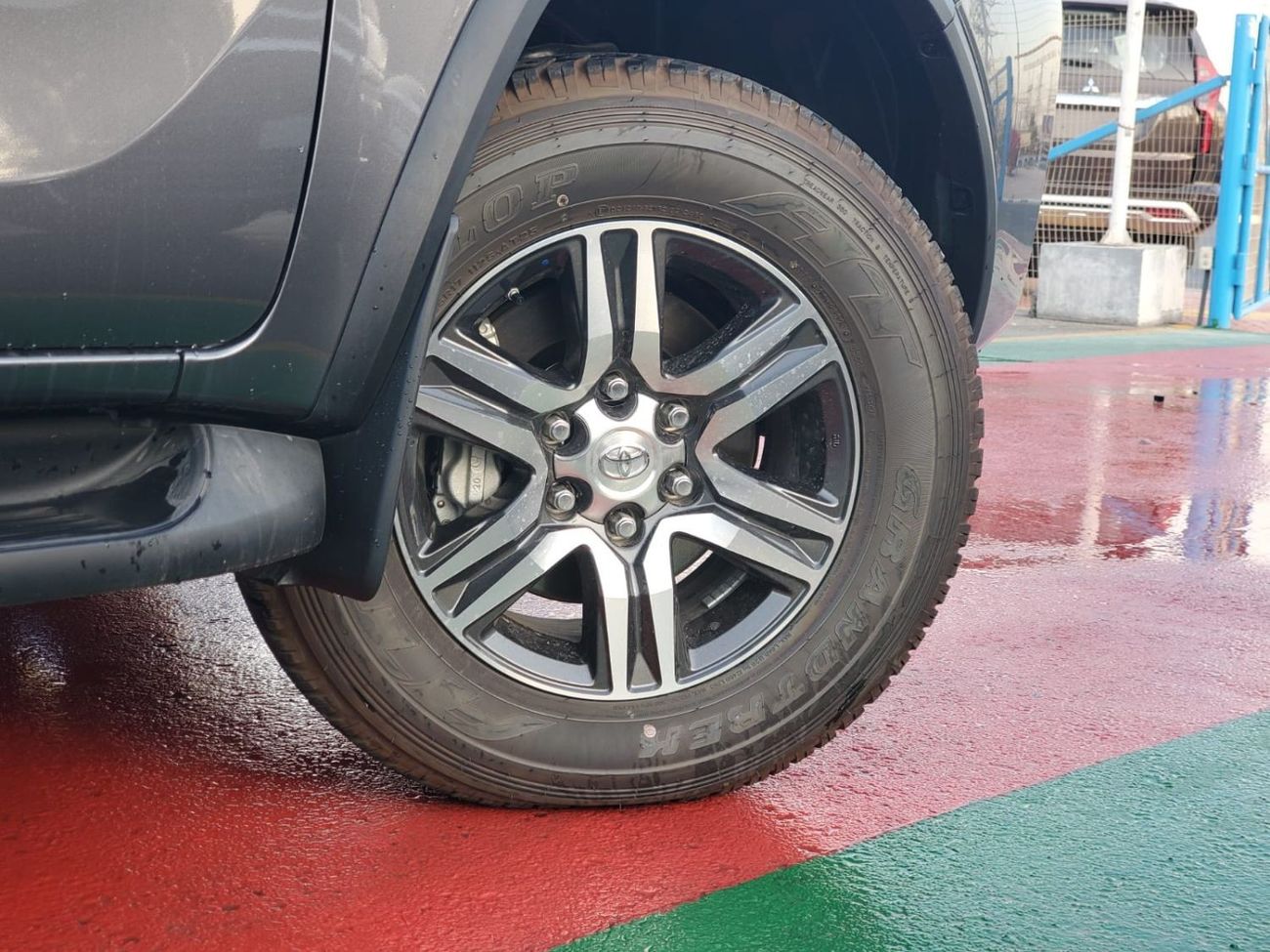 تويوتا فورتونر Toyota Fortuner GX A/T 4X2 2.7L V4 2022 Model Gray Color