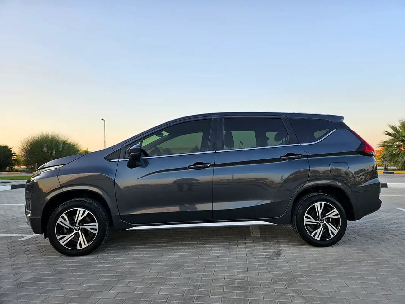 ميتسوبيشي إكسباندر GLX GCC Specs Premium Condition 7 Seater Perfect Inside Out