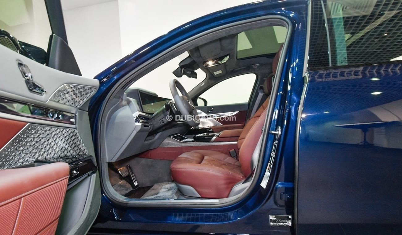 بي أم دبليو i7 M70