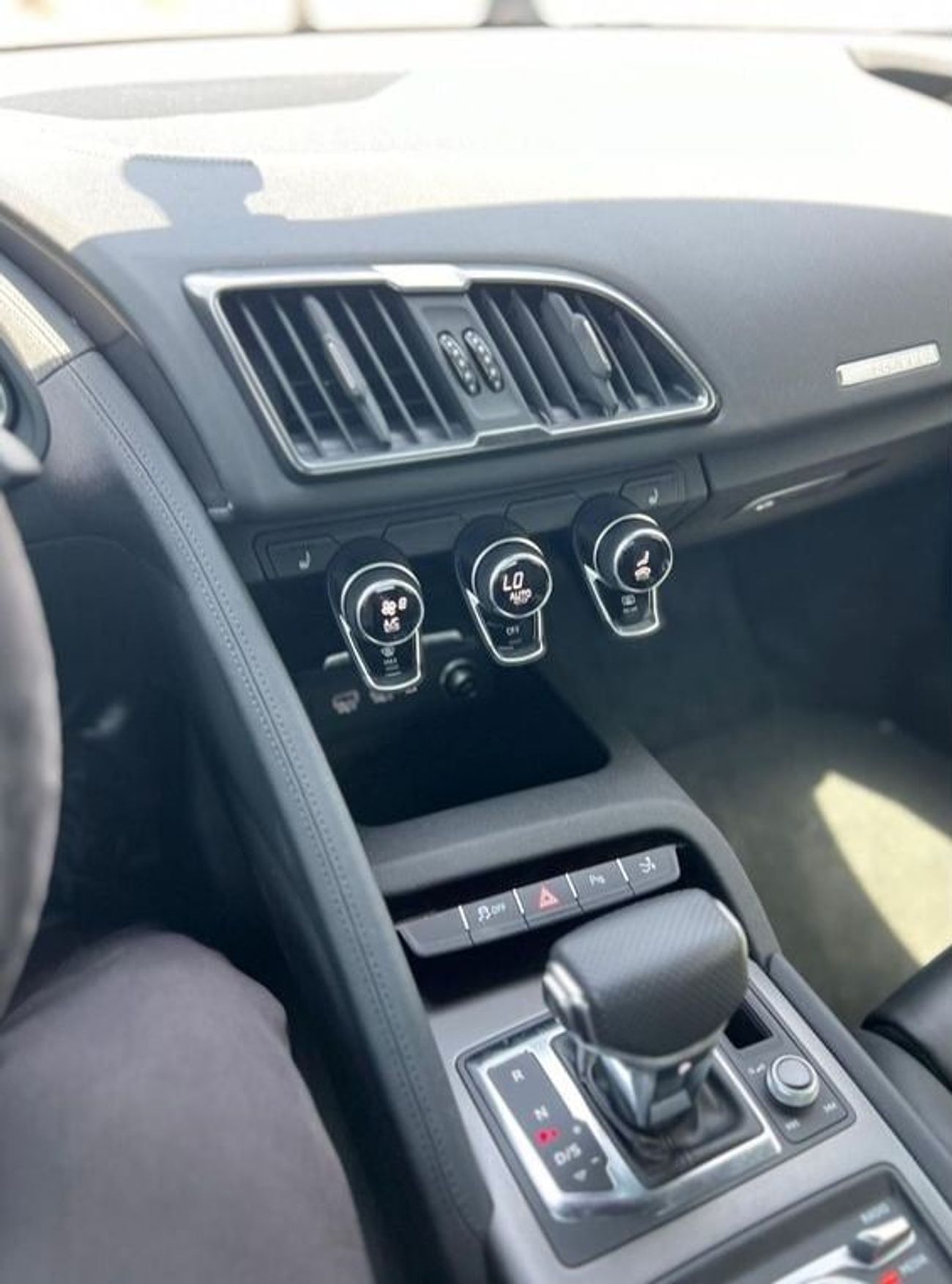 أودي R8 Canadian specific