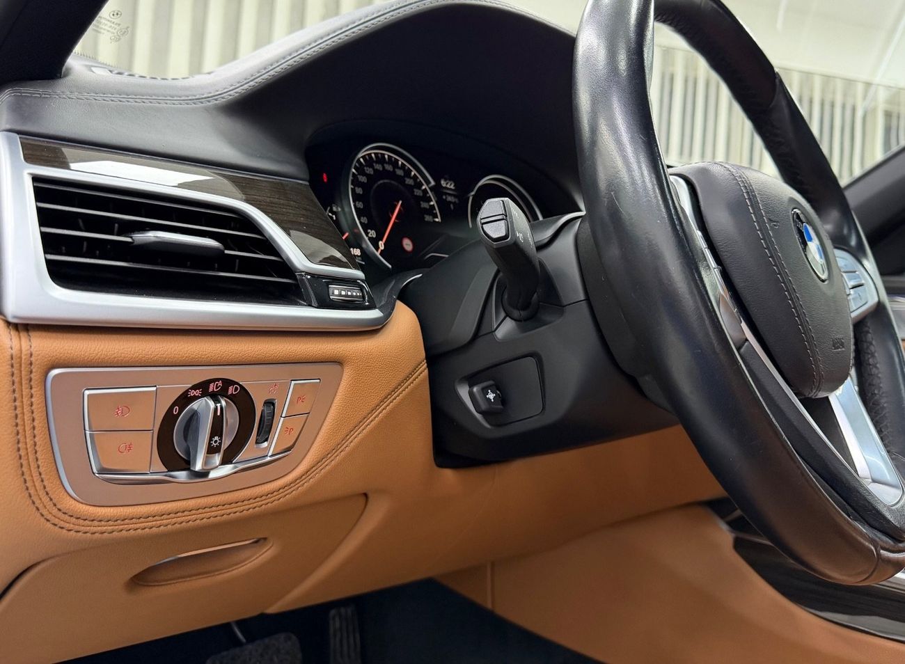 بي أم دبليو 730Li Exclusive 2.0L