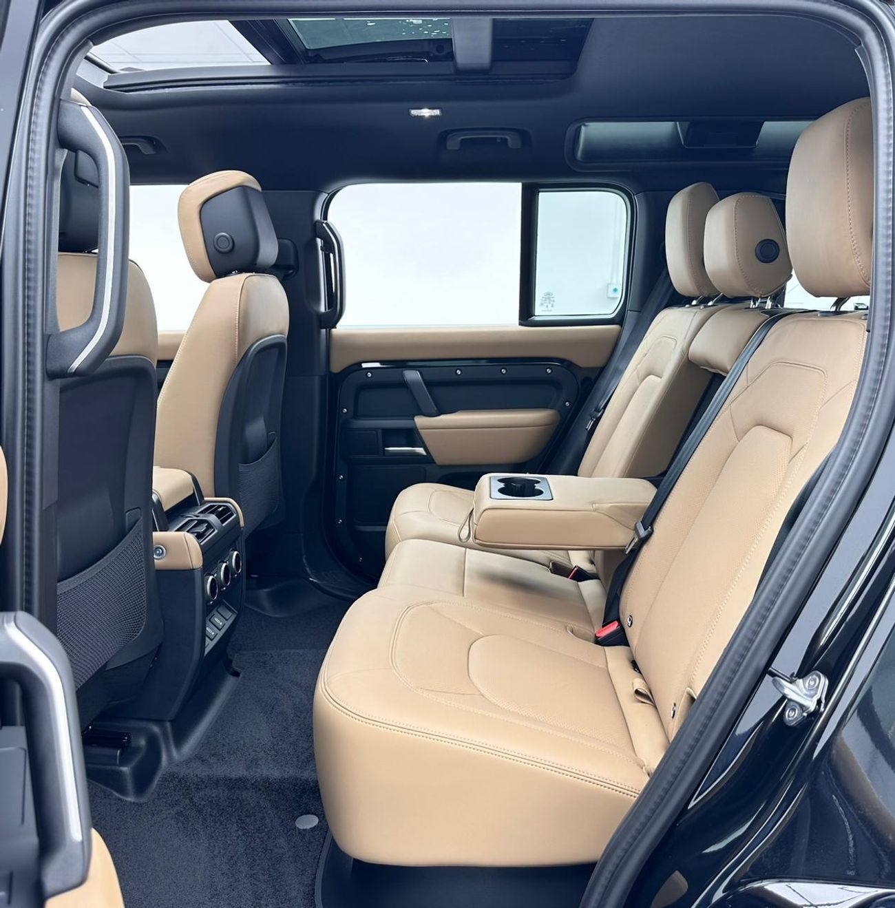 Land Rover Defender 2026 Land Rover Defender 110 HSE X-Dynamic P400, 5 Years Land Rover Warranty, Excellent Condition, G