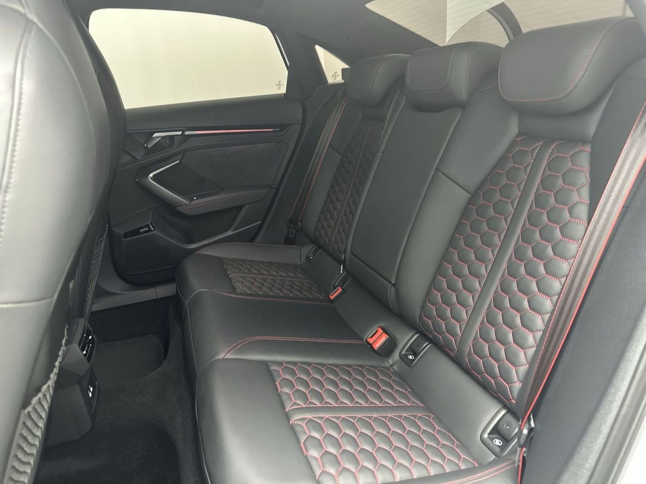 Audi RS3 TFSI quattro 2.5L Sedan 400hp (Ref# 06085)