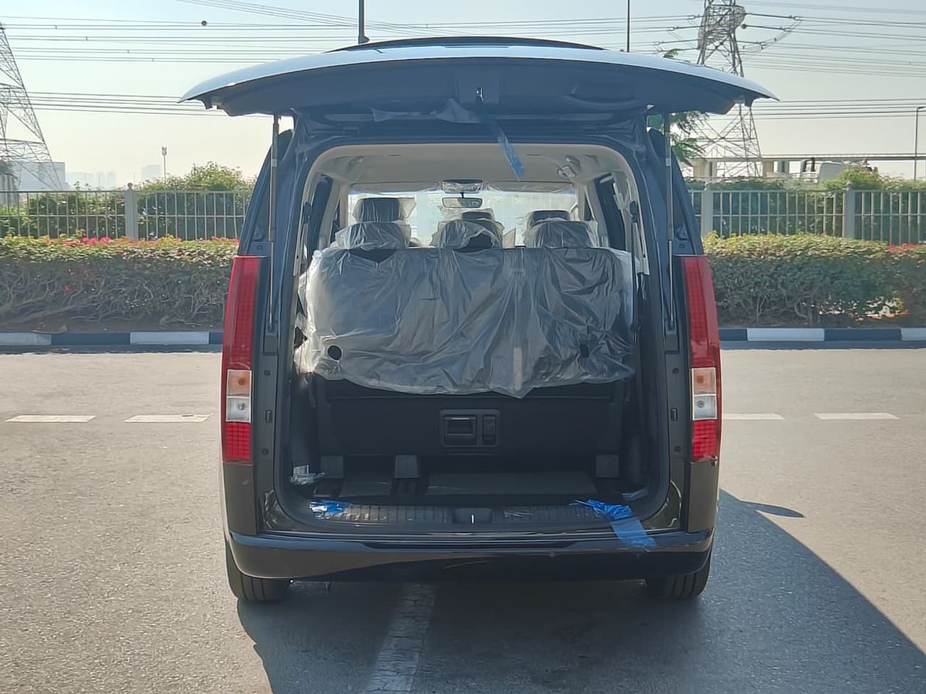 هيونداي ستاريا 2025 Hyundai Staria 11-Seater 3.5L V6 Petrol A/T FWD Only For Export