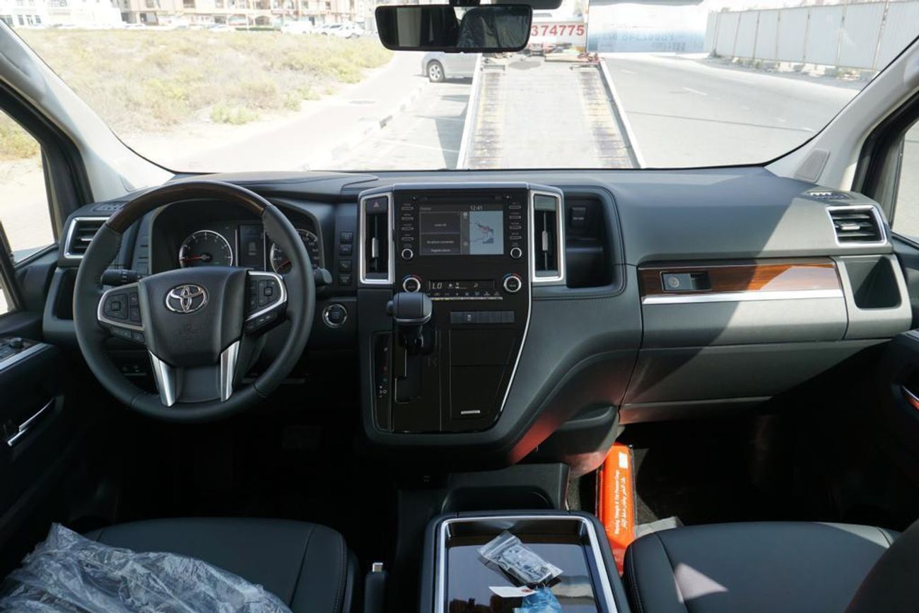 Toyota Granvia 2026 Toyota Granvia Premium 3.5L AT Petrol (Black-Black)