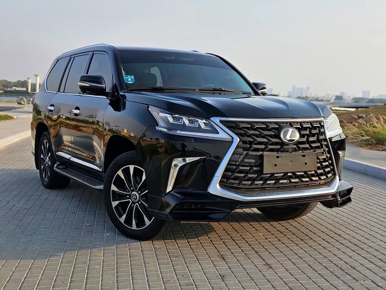Lexus LX570 LX 570 Luxury | GCC Specs | Facelifted to Premium Condition Luxury SUV