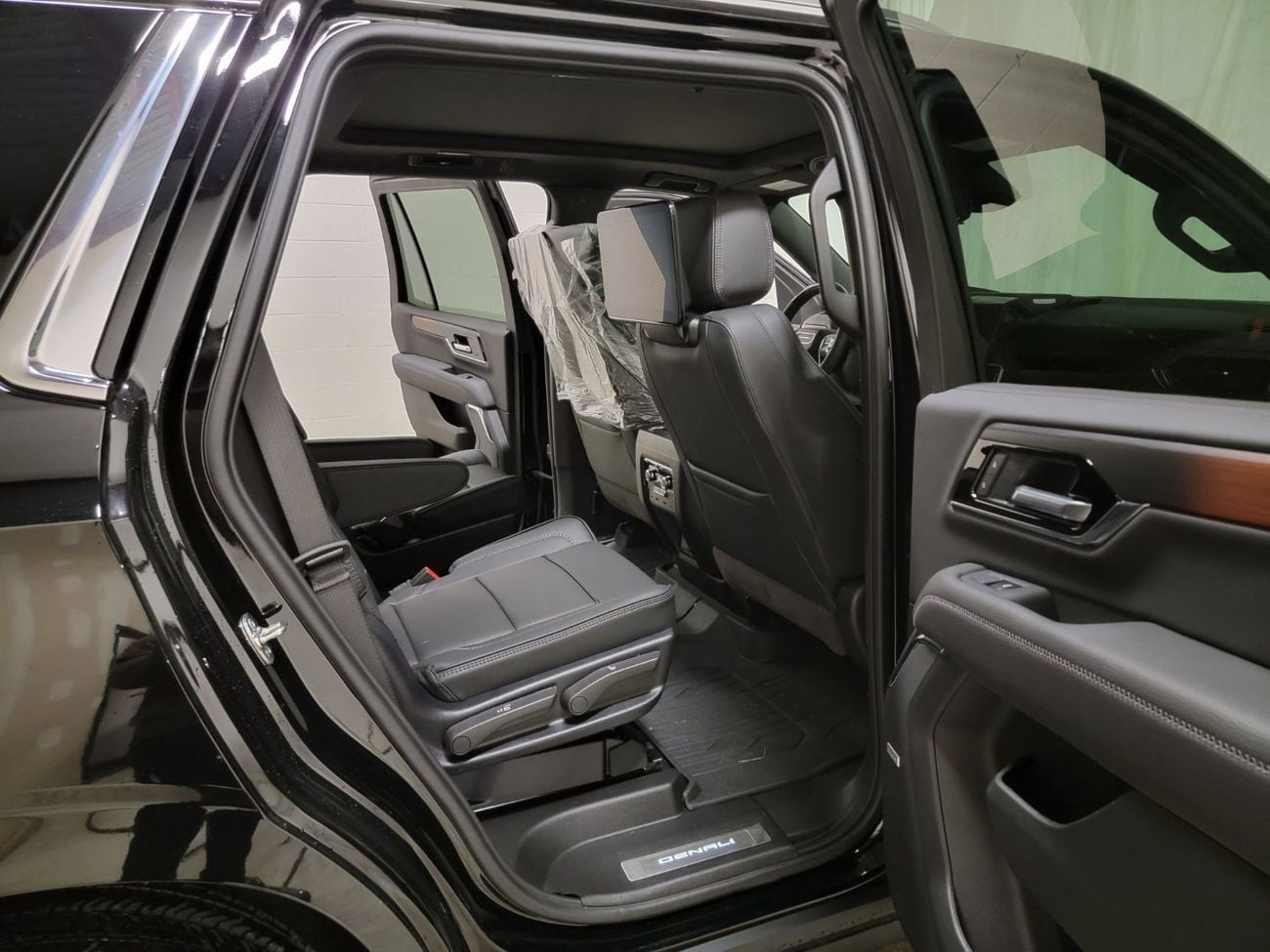 جي أم سي يوكون Denali With Captain Seats  6.2L Brand New
