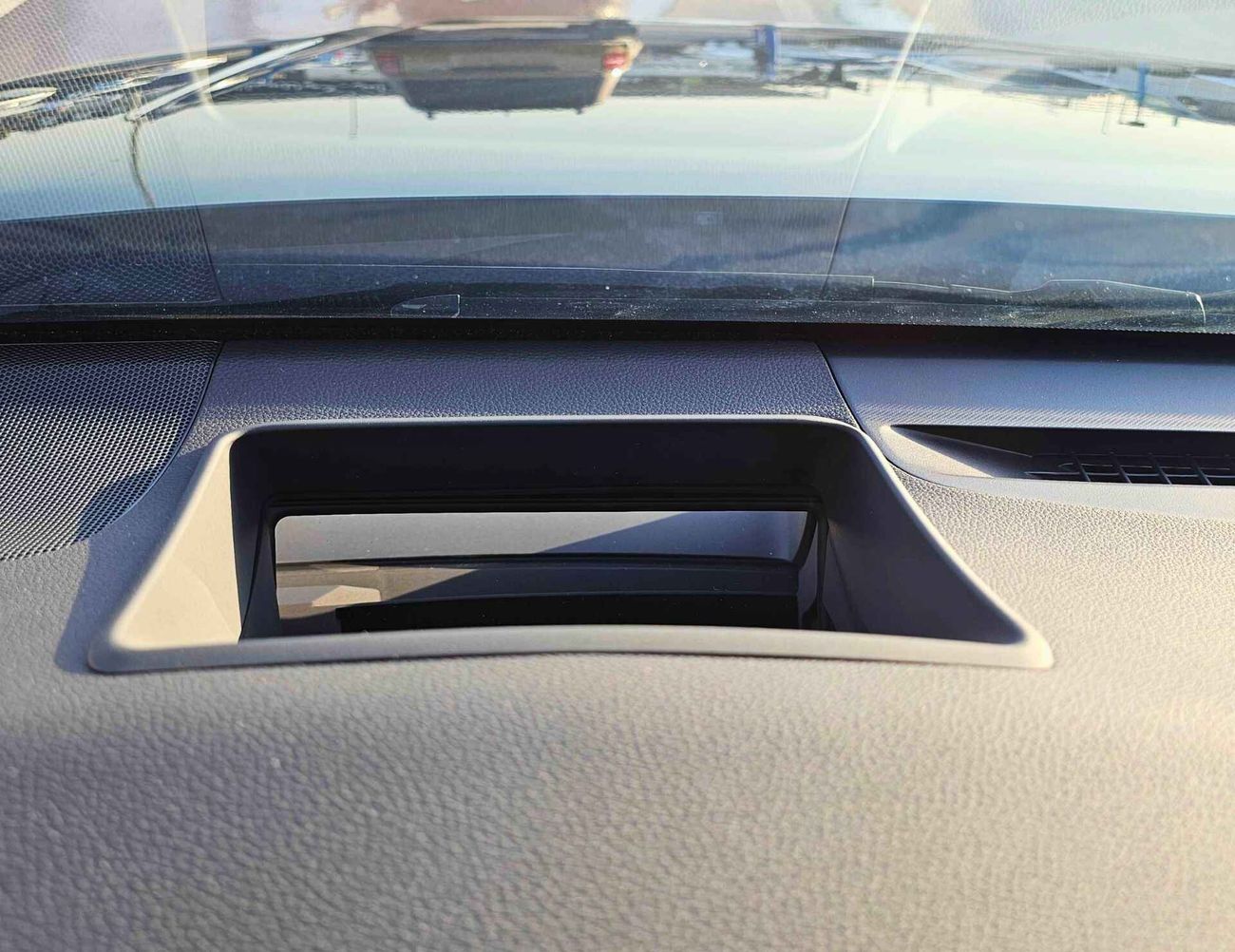 Toyota Camry G PREMIUM / 2.5L HYBRID / HEADUP DISPLAY / PANORAMAIC ROOF / CHINESS SPECS (CODE # HYBRID)