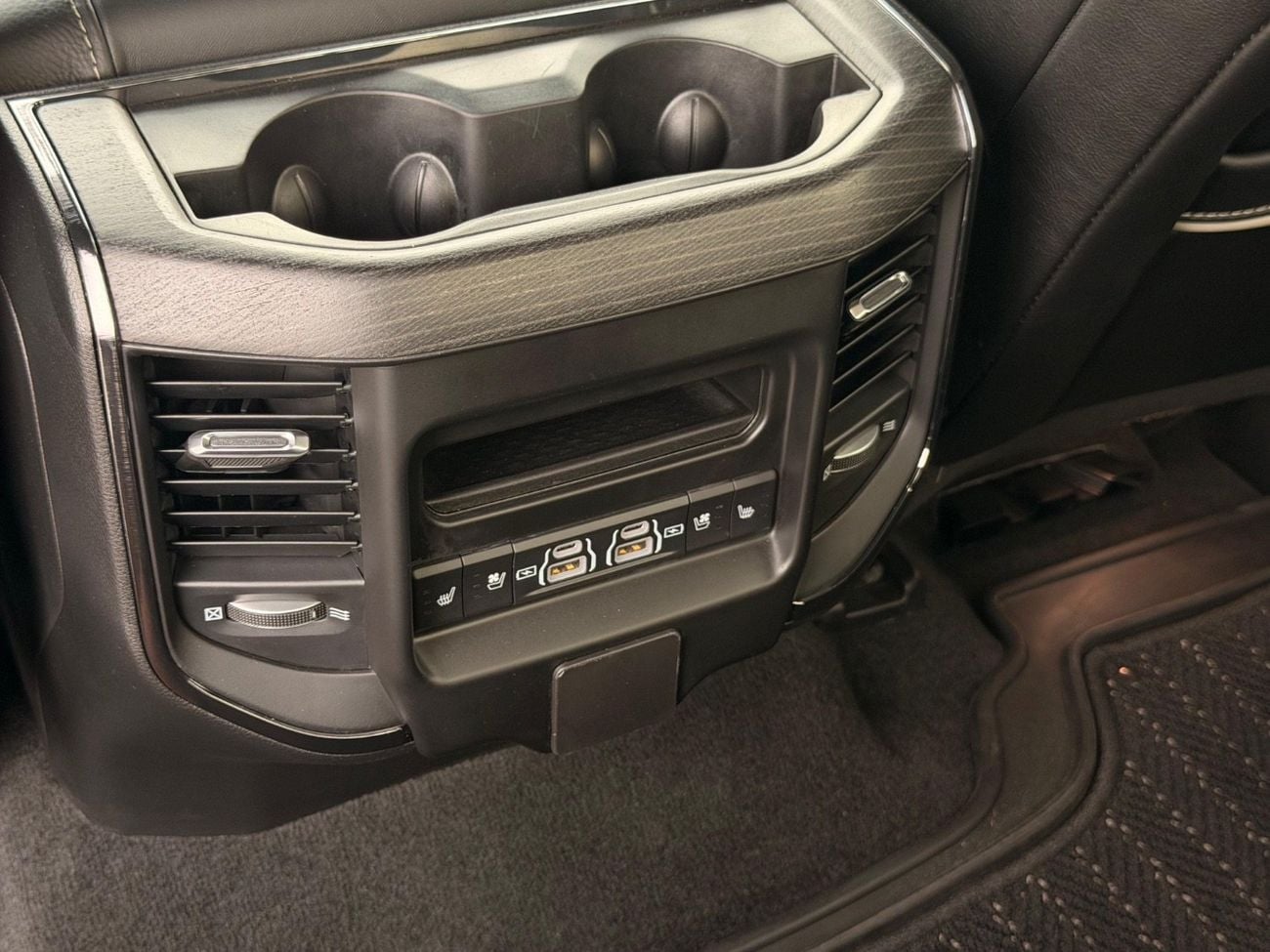 رام 1500 Limited 5.7L (5 Seater)