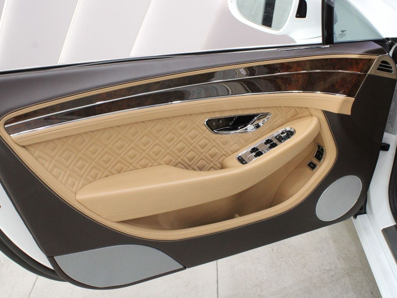 بنتلي كونتيننتال جي تي 4.0T V8