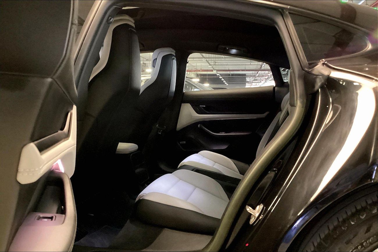 بورش تايكان Taycan | National Day Celebration | شامل الضمان | 0 ﺪﻔﻋﺓ ﺃﻮﻟﻯ