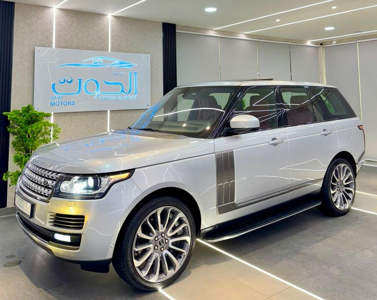Land Rover Range Rover Supercharged 5.0L LOVELY SUPERCHARGED RR VOGUE V8 || GCC II TOP RANGE || ACCIDENT FREE || LOW MILEAG