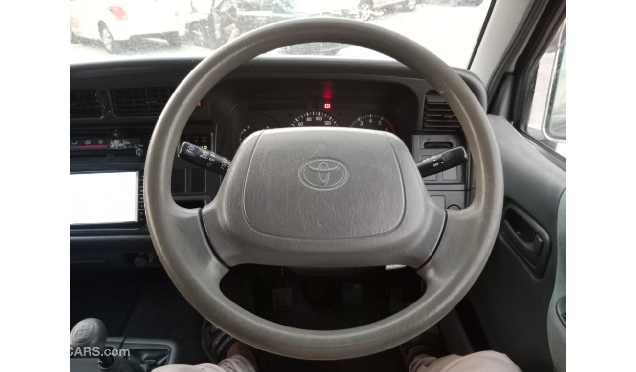 تويوتا هاياس TOYOTA HIACE VAN RIGHT HAND DRIVE (PM1584)