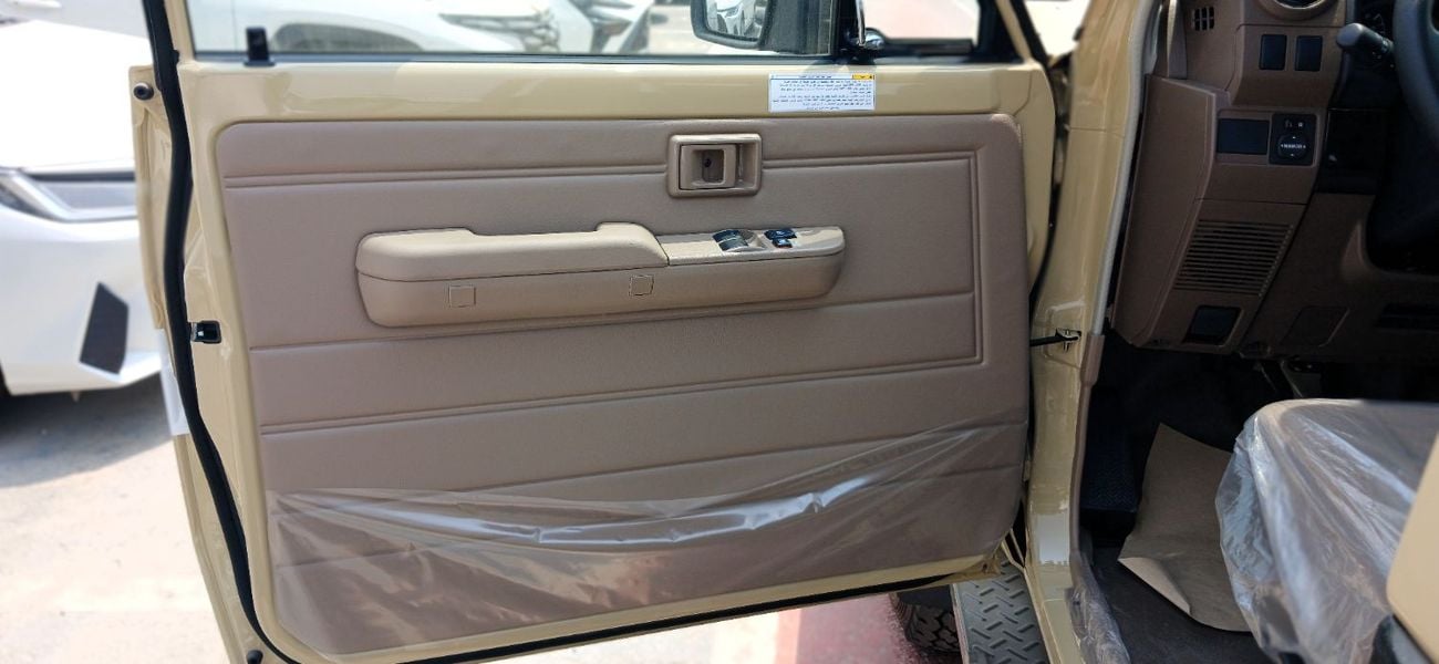تويوتا لاند كروزر بيك آب 4.0L Petrol AT 4x4 2026YM