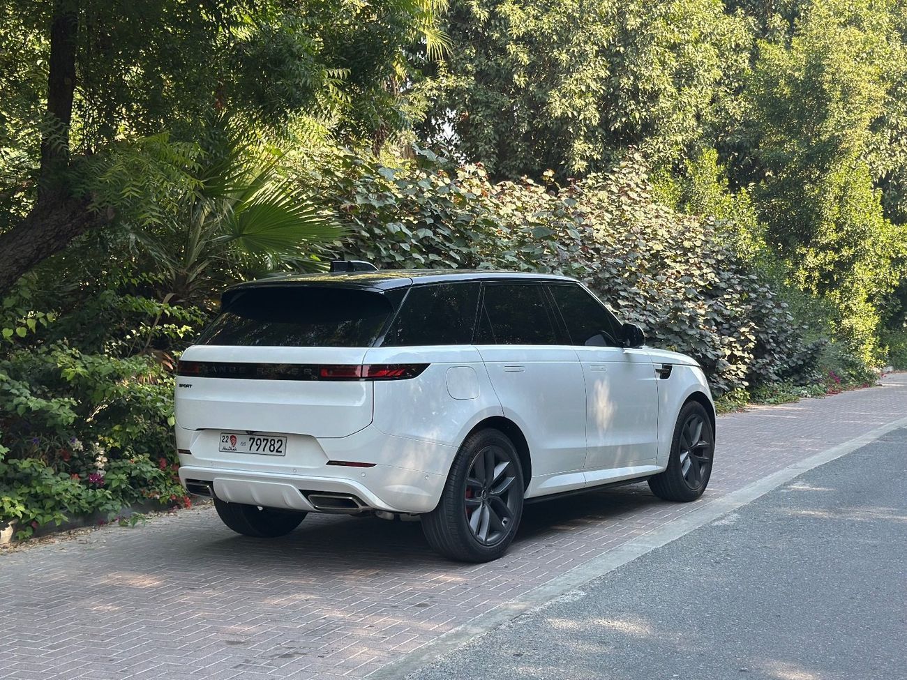 Land Rover Range Rover Sport Dynamic SE P360 | 2025 | GCC Specs | 3.0L V6 355 HP | Full Option | 3000 KM | Like New