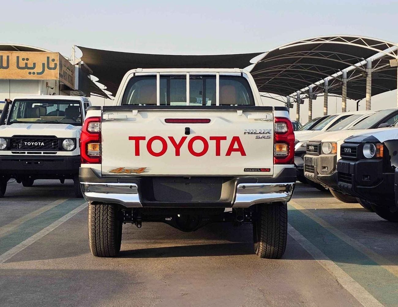 Toyota Hilux SGLX SR5 FULL OPTION / A/T / 2.4L V4 DIESEL / DVD + CAMERA / BLIND SPOT / 4WD (CODE # HDAF2)