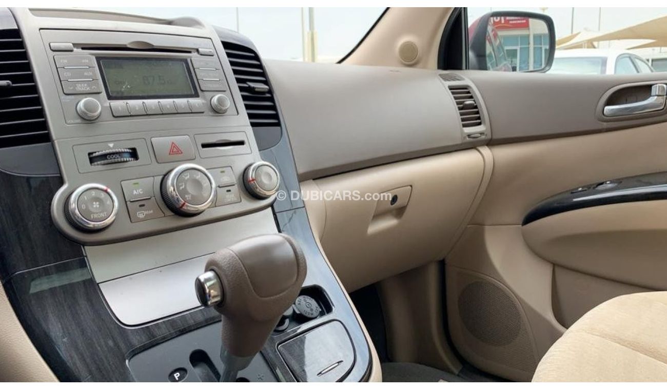 Used Kia Carnival 2015 with Sunroof Ref85 2015 for sale in Sharjah