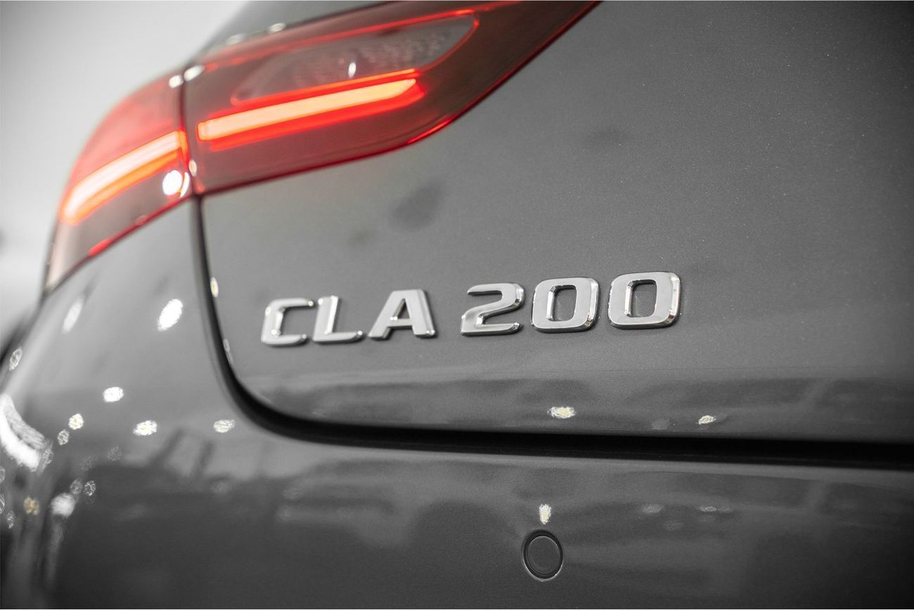 Mercedes-Benz CLA 200 Premium 2.0L Premium 1.3L