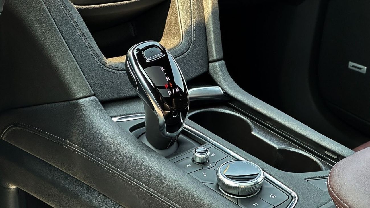 كاديلاك XT6 بريميوم لاكجري