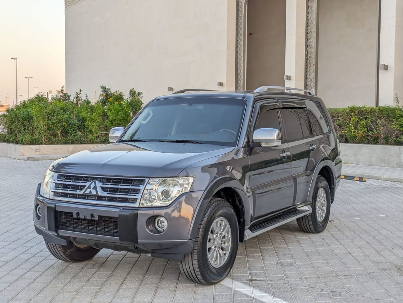 Mitsubishi Pajero Mitsubishi Pajero 2010 grey color LHD