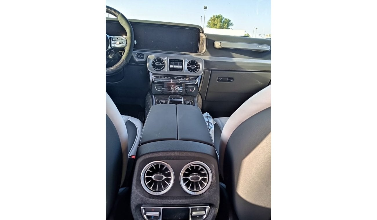 Mercedes-Benz G 63 AMG MERCEDES G 63- GREY INSIDE WHITE