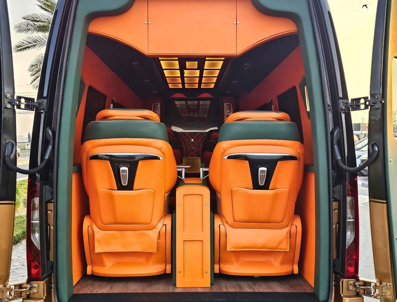 مرسيدس بنز سبرينتر A/T / DIESEL / VIP SEAT WITH VENTILATION AND MASSAGE / 9 SEATER / LOT# 72374