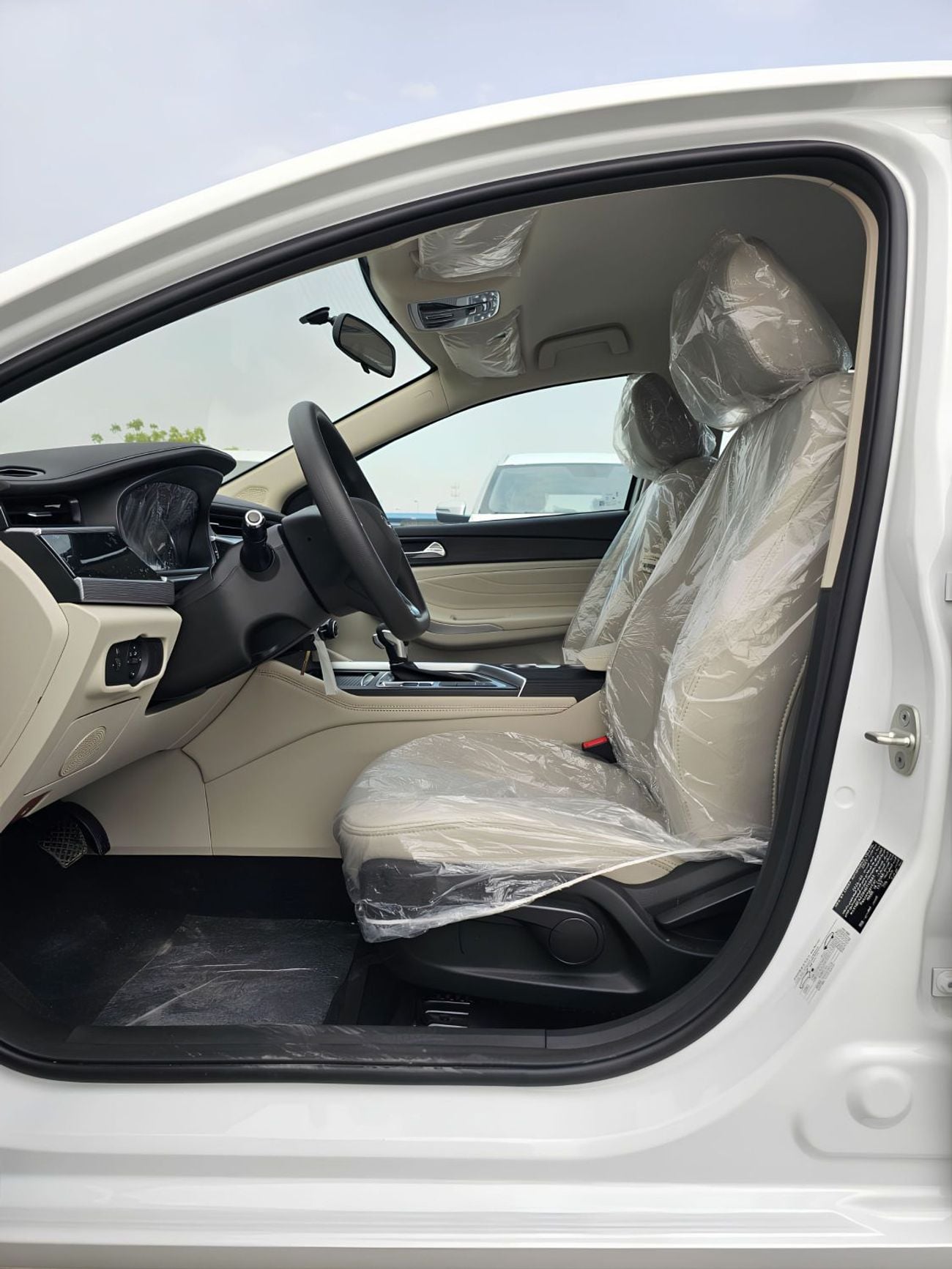 Chery Arrizo 5 STANDARD || 1.5L PETROL V4 | FABRIC SEATS | KEY START | RAER PARKING SENSOR (CODE # TARZ)