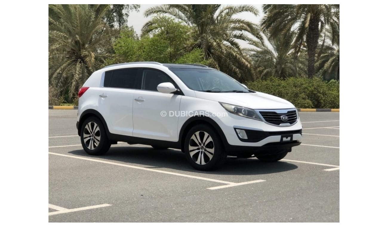 Kia Sportage MODEL 2013 GCC CAR PERFECT CONDITION INSIDE AND OUTSIDE FULL PANORAMIC ROOF