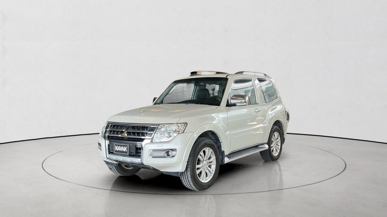 ميتسوبيشي باجيرو 3.8 GLS AUTO 4WD SWB H/L LTHR | شامل الضمان | 0 ﺪﻔﻋﺓ ﺃﻮﻟﻯ