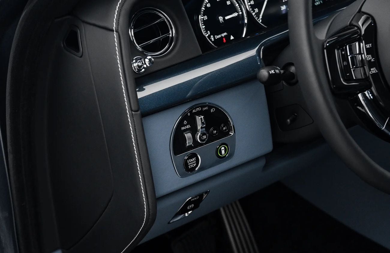 Rolls Royce Phantom 6.75L V-12 Twin-Turbocharged Engine