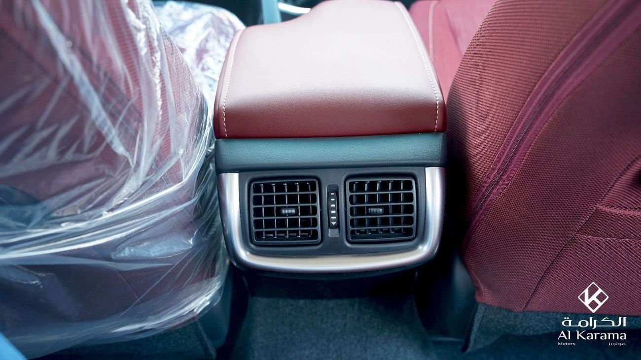 Toyota Hilux 2.7 SR5 | 4x4 MANUAL TRANSMISSION | GCC Specs |  | Climate Control | CHROME BUMPER