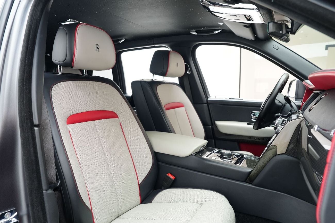 Rolls Royce Cullinan BLACK BADGE , FACELIFT, Rear VIP Seats w/ Screens, Starlight, Bespoke Audio, GCC Specs!