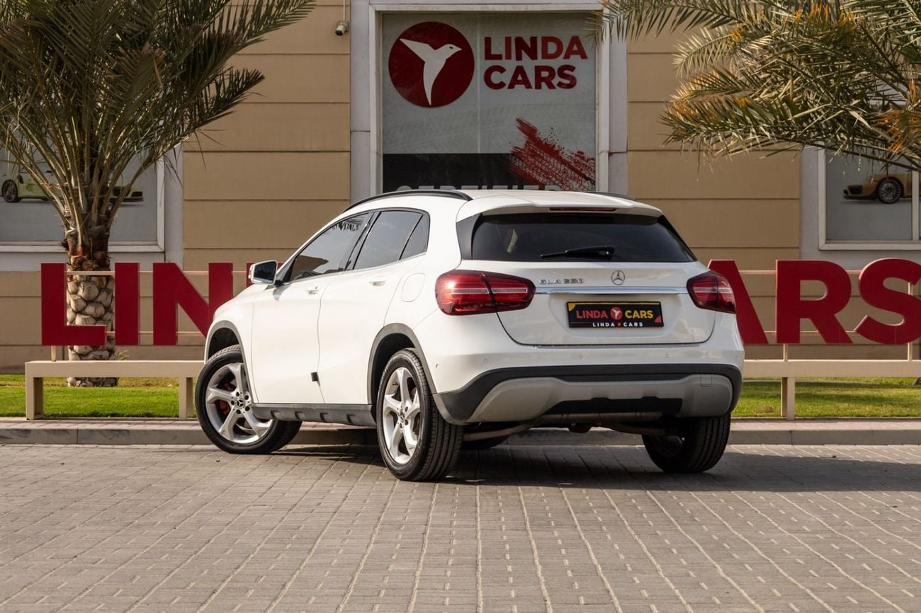 Mercedes-Benz GLA 220 Mercedes-Benz GLA 220 2018 Korean specs for 1,014.00 AED monthly