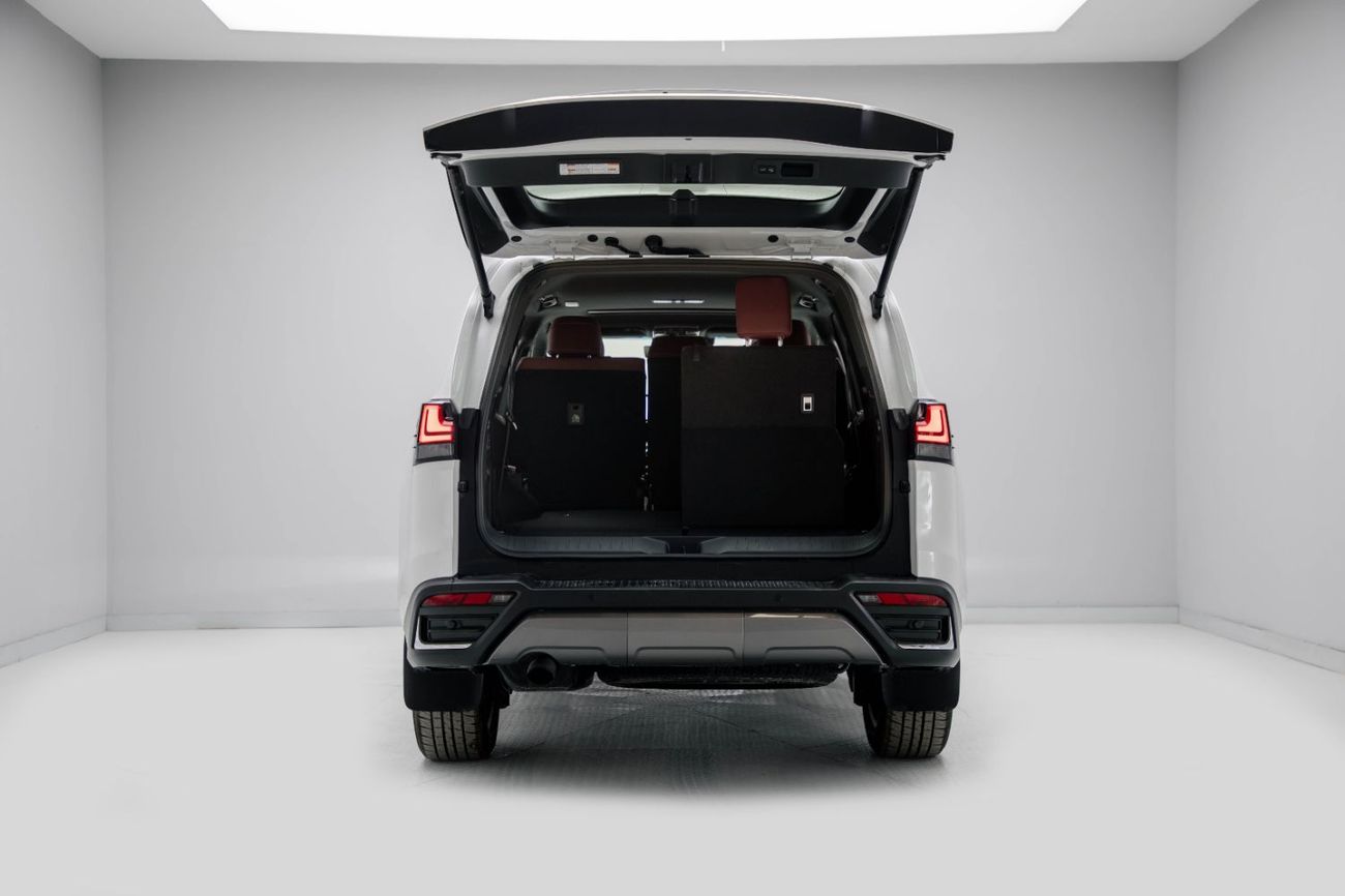 لكزس LX 600 Signature 3.5L - Sonic Quartz Inside Red | Export Only