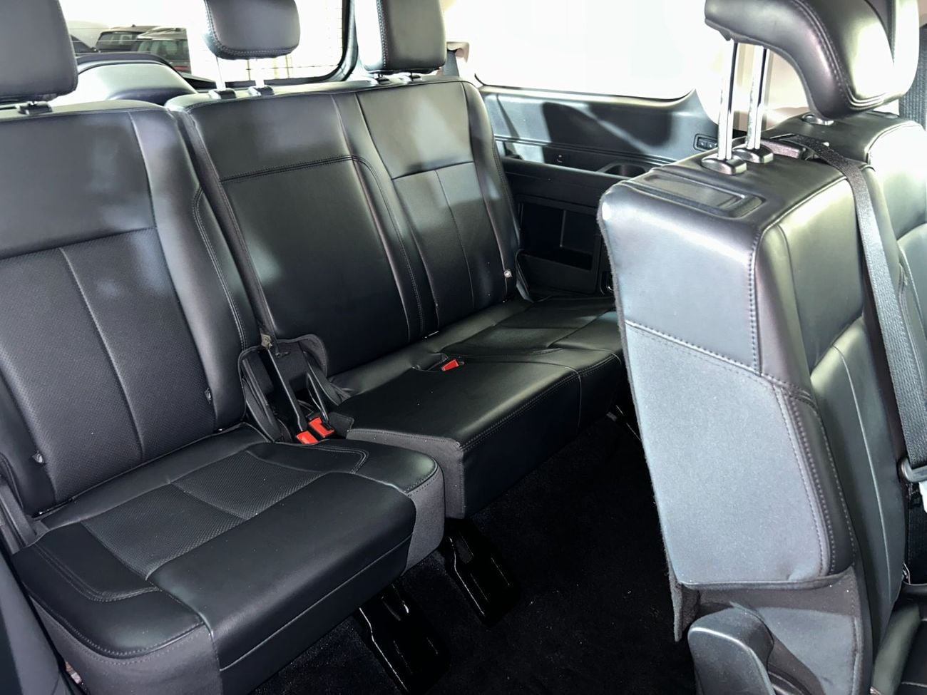 فورد إكسبيديشن XLT XT222 / AL TAYER MOTORS AL QOUZ SHOWROOM