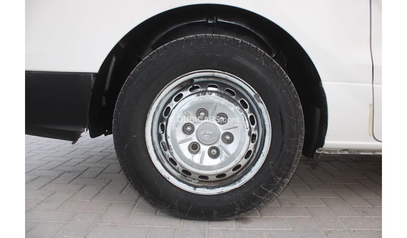 Hyundai H-1 Std Hyundai H1 2016 GCC in excellent condition without accidents