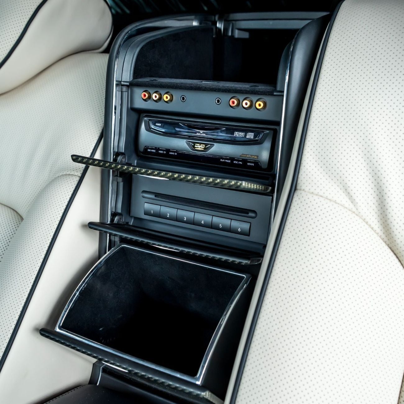 Mercedes Maybach 57  2009 - GCC Specs - 11,000KM-IMMCULATE CONDITION