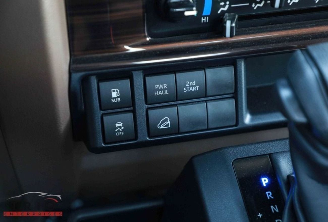 تويوتا لاند كروزر بيك آب TOYOTA LC79 PICKUP - S.CAB - 4.0L - PET - AT - 2025MY