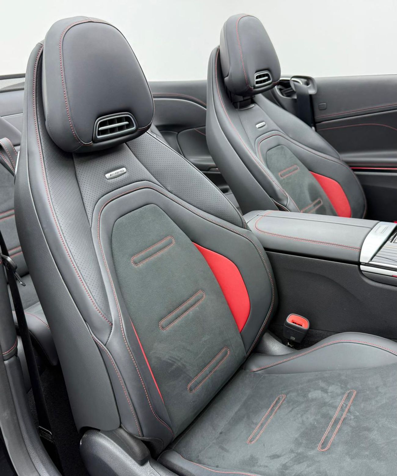 مرسيدس بنز كوبيه CLE 53 AMG 2025 Mercedes Benz CLE 53 AMG 4MATIC+, 2027 MB Warranty, Fully Loaded, Excellent Condition, Euro