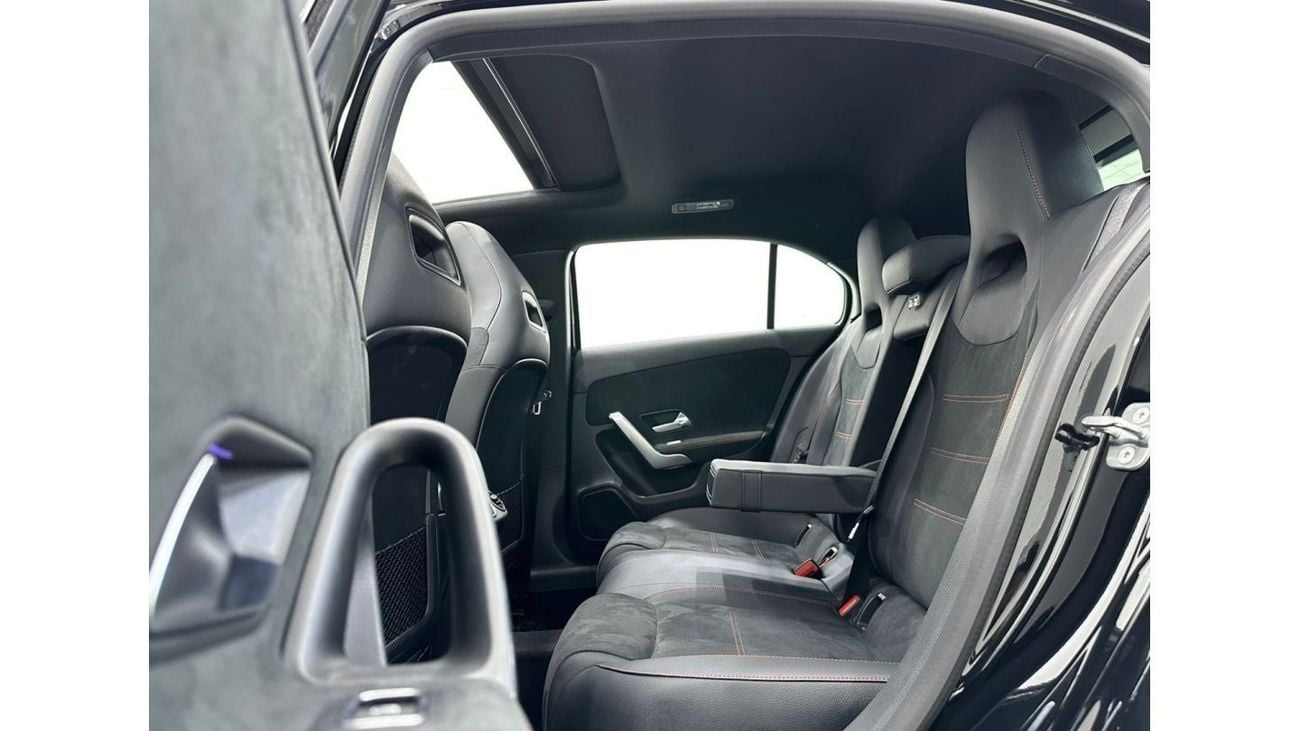 مرسيدس بنز A 200 *Brand New* 2024 Mercedes Benz A200 AMG Hatchback, Jan 2029 Mercedes Warranty, GCC