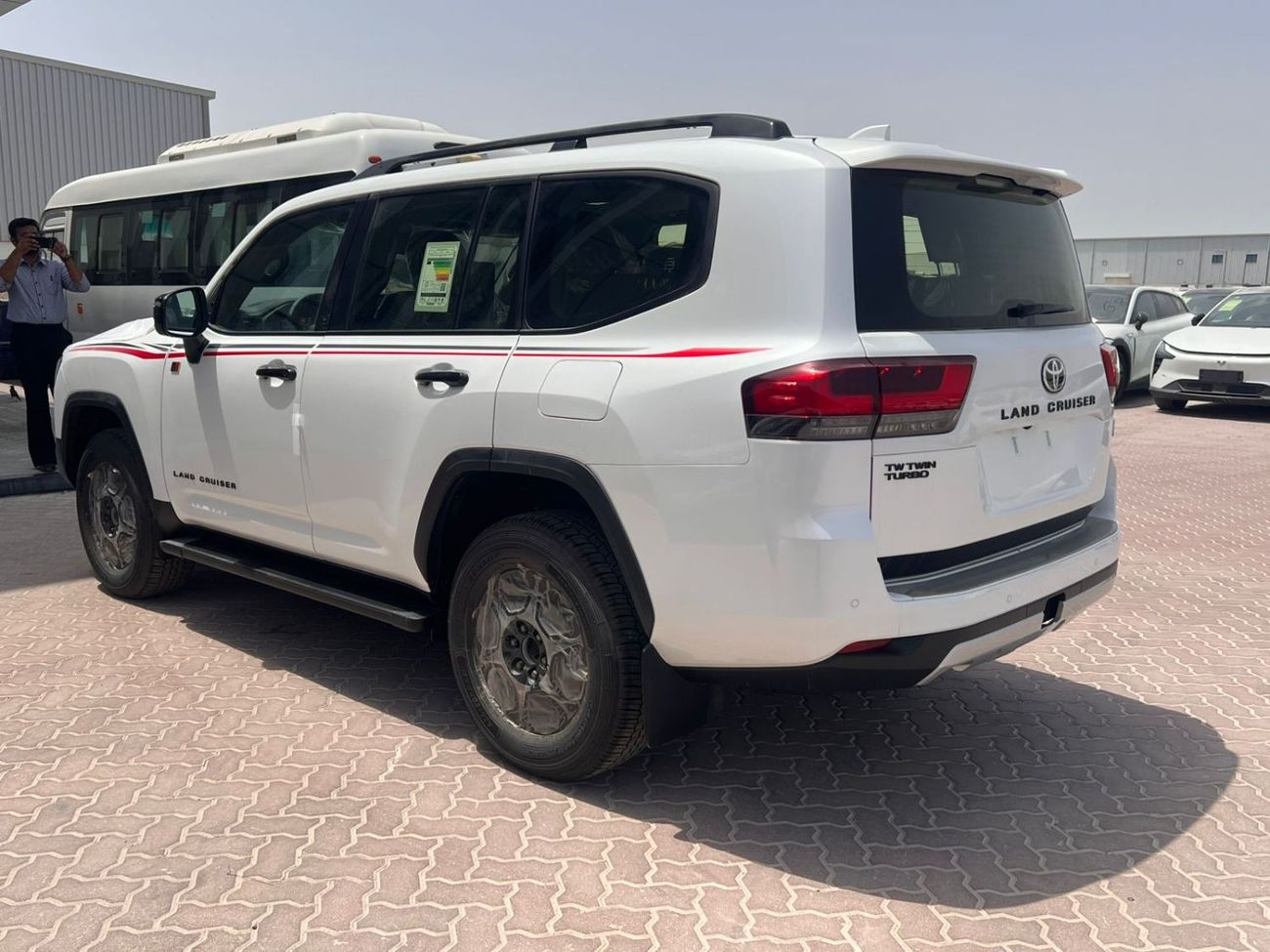 تويوتا لاند كروزر 2025 Toyota Land Cruiser LC300 GR-Sport (Full-Option with Radar) 3.3L V6 Twin Turbo Diesel A/T 4WD